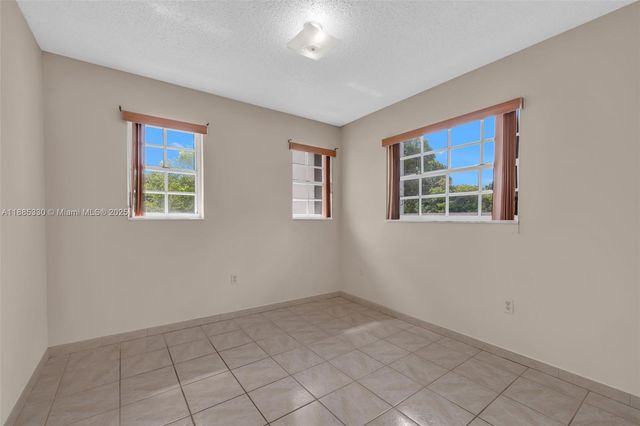 2050 NE 140th St 1, North Miami Beach, FL 33181