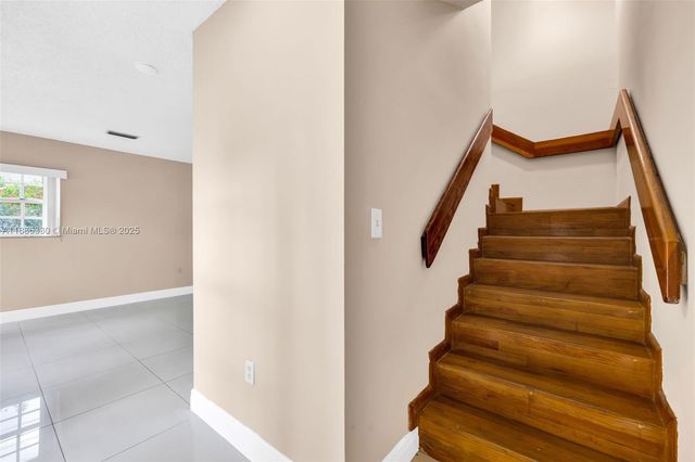 2050 NE 140th St 1, North Miami Beach, FL 33181