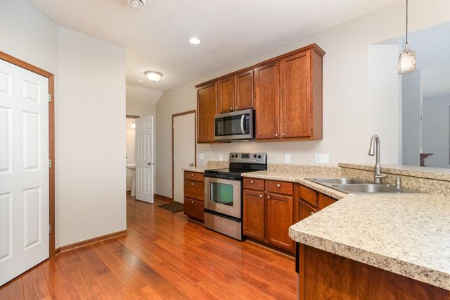 15614 Emerald Drive N 9, Hugo, MN 55038