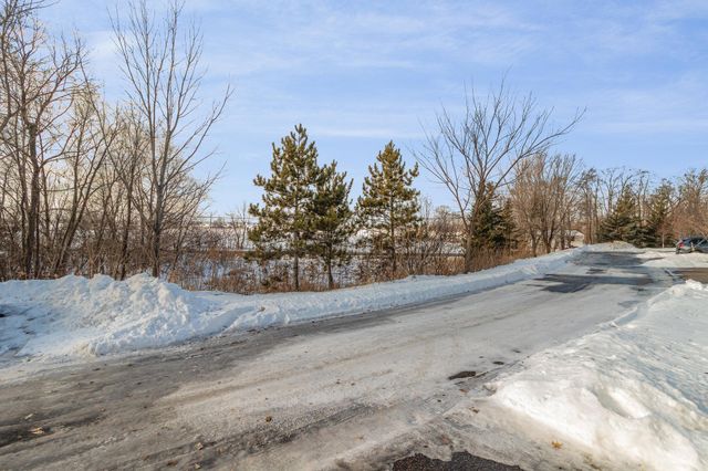 15614 Emerald Drive N 9, Hugo, MN 55038