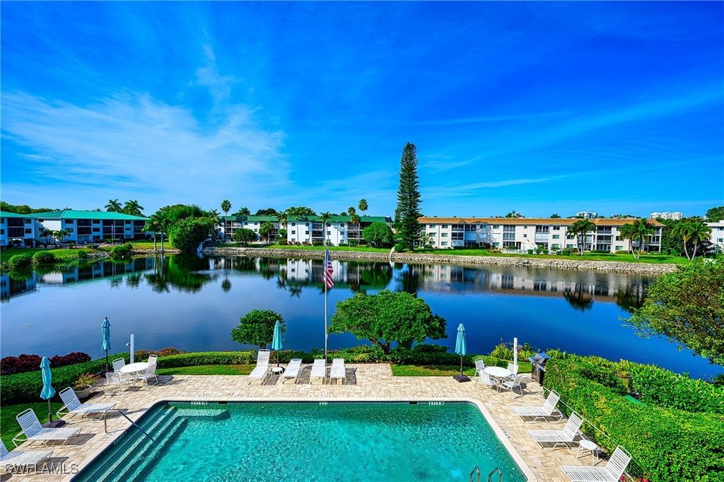3055 Riviera DR 306, Naples, FL 34103