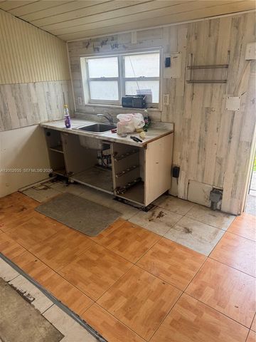 1512 N 23rd Ave, Hollywood, FL 33020