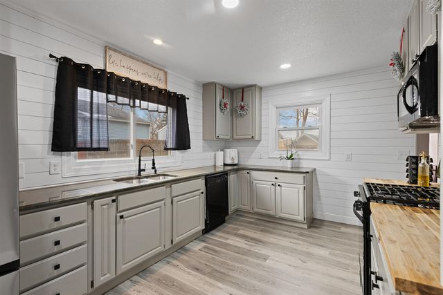 734 S Winter Street, Adrian, MI 49221