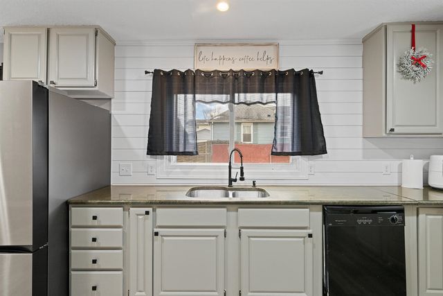 734 S Winter Street, Adrian, MI 49221