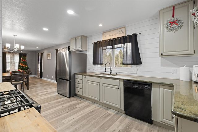 734 S Winter Street, Adrian, MI 49221