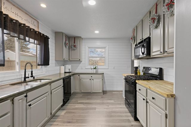 734 S Winter Street, Adrian, MI 49221