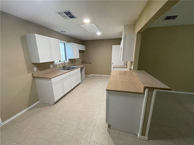5322 Inverness Dr, Corpus Christi, TX 78413