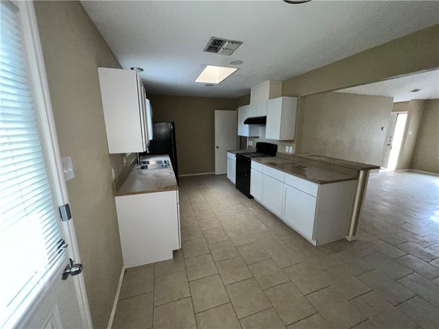 5322 Inverness Dr, Corpus Christi, TX 78413