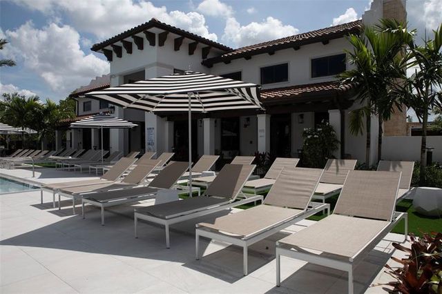 8894 44th Street 8-103, Sunrise, FL 33351