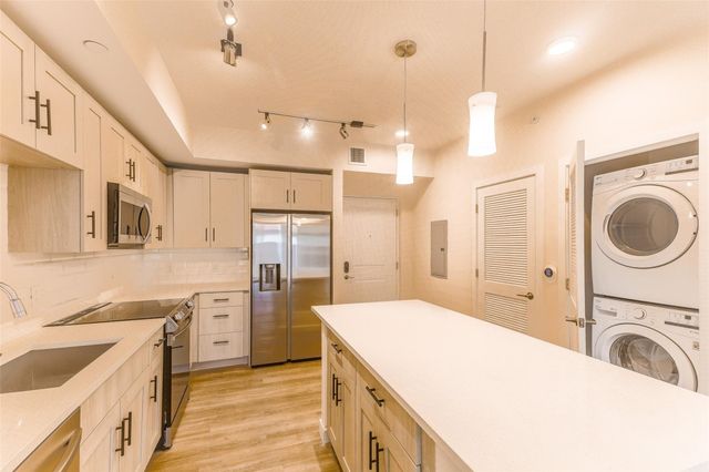 8894 44th Street 8-103, Sunrise, FL 33351