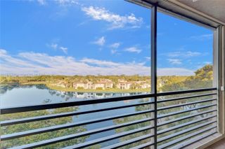 901 Colony Point Cir 511, Pembroke Pines, FL 33026