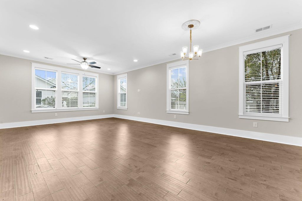 Image 12 of property listing at 232 Summers Drive, Summerville, SC 29485