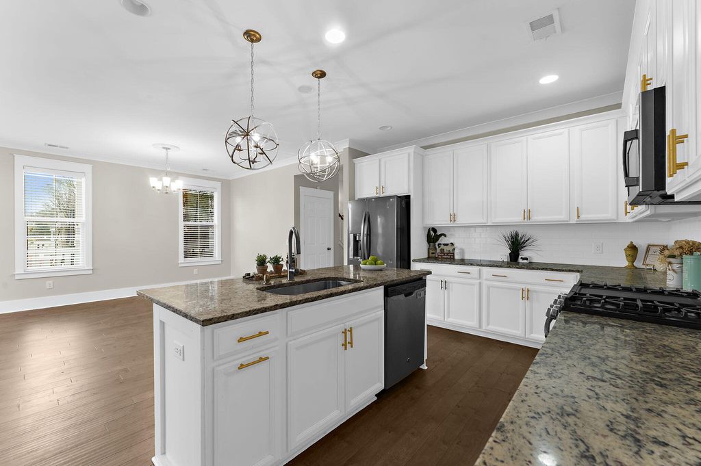 Image 18 of property listing at 232 Summers Drive, Summerville, SC 29485