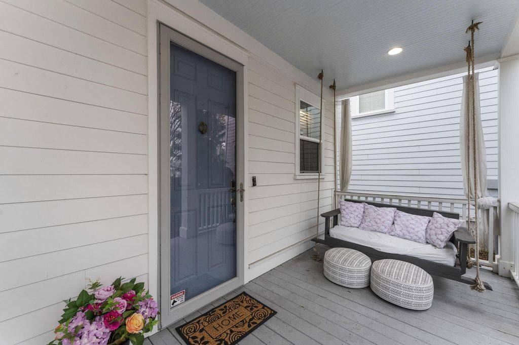 Image 5 of property listing at 232 Summers Drive, Summerville, SC 29485