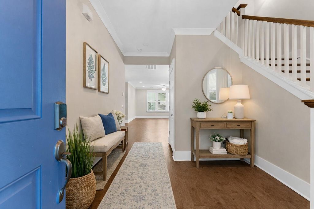 Image 6 of property listing at 232 Summers Drive, Summerville, SC 29485