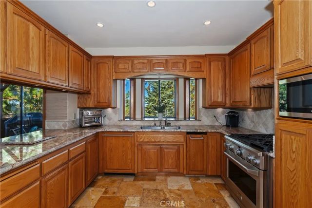 26077 Walnut Hills, Lake Arrowhead, CA 92352