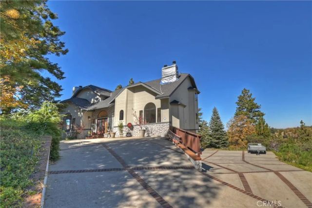 26077 Walnut Hills, Lake Arrowhead, CA 92352