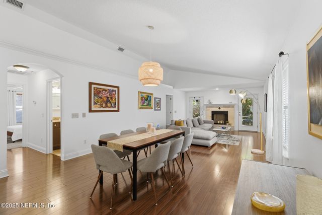 128 SEMINOLE Road 11, Atlantic Beach, FL 32233