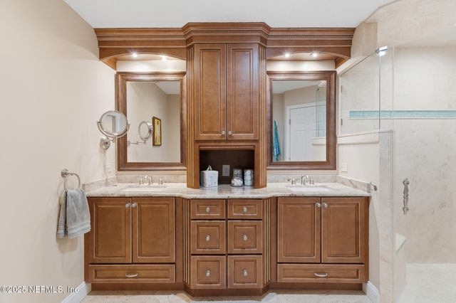 128 SEMINOLE Road 11, Atlantic Beach, FL 32233