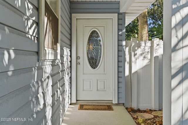 128 SEMINOLE Road 11, Atlantic Beach, FL 32233