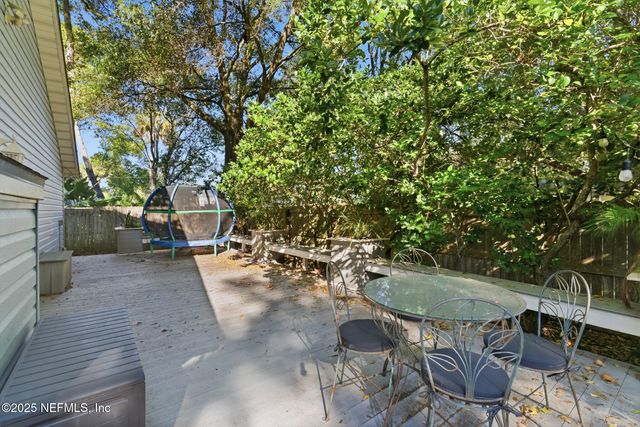 128 SEMINOLE Road 11, Atlantic Beach, FL 32233