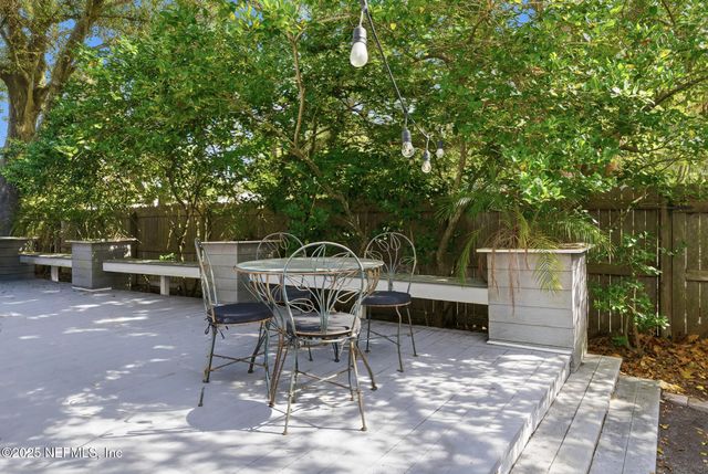 128 SEMINOLE Road 11, Atlantic Beach, FL 32233