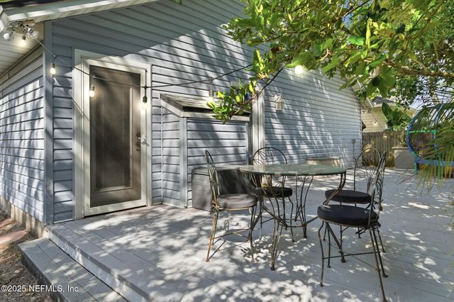 128 SEMINOLE Road 11, Atlantic Beach, FL 32233