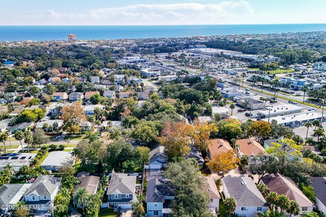 128 SEMINOLE Road 11, Atlantic Beach, FL 32233