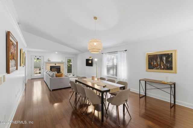 128 SEMINOLE Road 11, Atlantic Beach, FL 32233