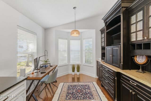 128 SEMINOLE Road 11, Atlantic Beach, FL 32233