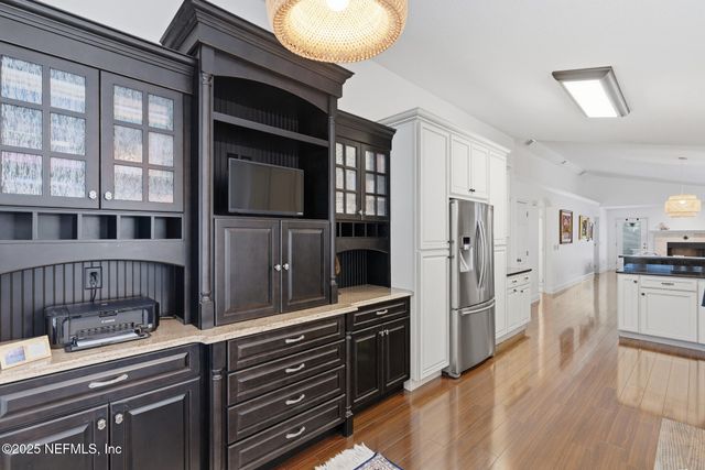 128 SEMINOLE Road 11, Atlantic Beach, FL 32233