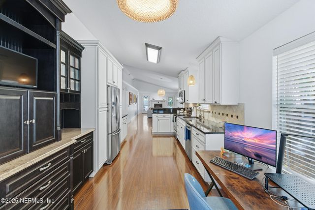 128 SEMINOLE Road 11, Atlantic Beach, FL 32233