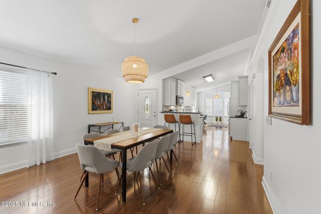 128 SEMINOLE Road 11, Atlantic Beach, FL 32233