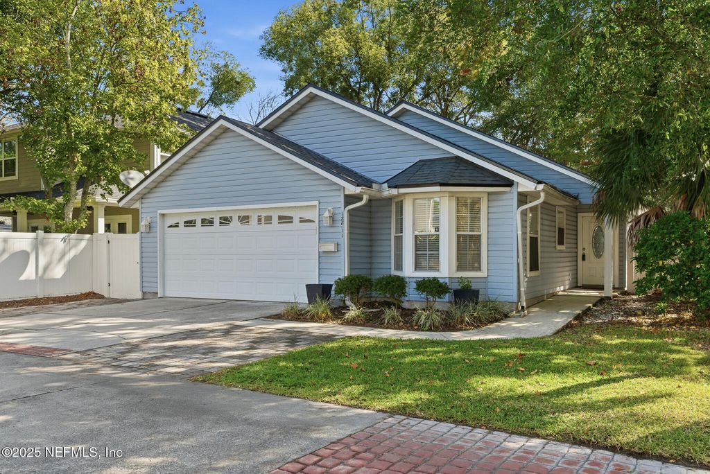 128 SEMINOLE Road 11, Atlantic Beach, FL 32233