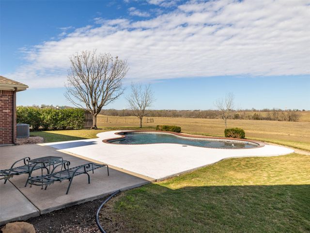 651 County Road 497, Taylor, TX 76574
