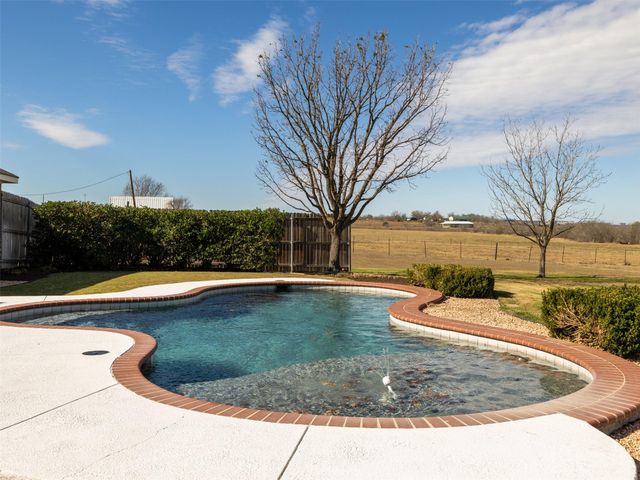 651 County Road 497, Taylor, TX 76574