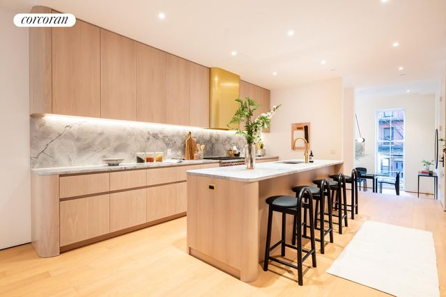 313 E 6TH Street GARDEN, New York City, NY 10003