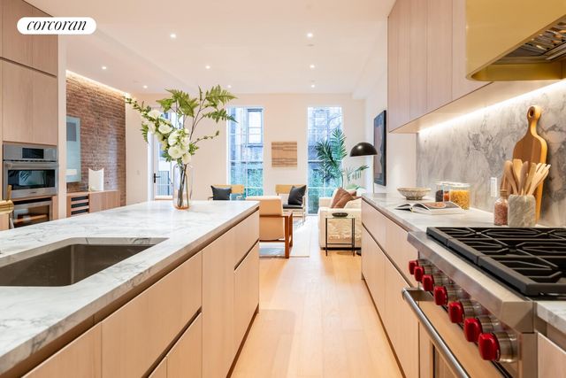 313 E 6TH Street GARDEN, New York City, NY 10003