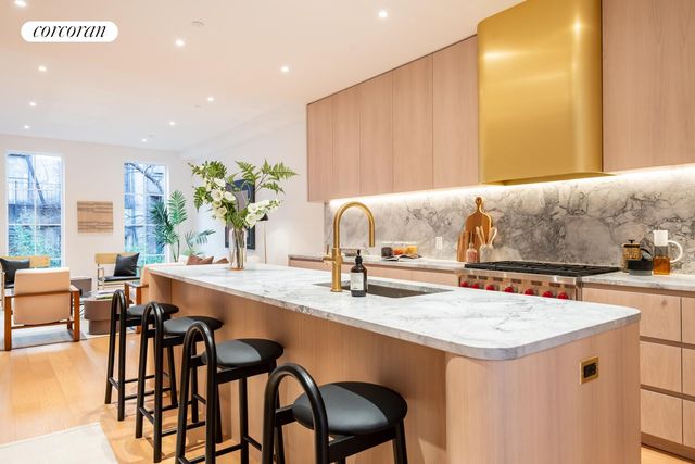 313 E 6TH Street GARDEN, New York City, NY 10003