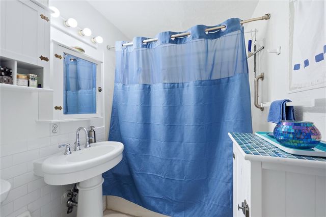 704 PORTIA STREET N, Nokomis, FL 34275