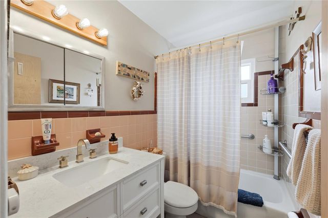 704 PORTIA STREET N, Nokomis, FL 34275