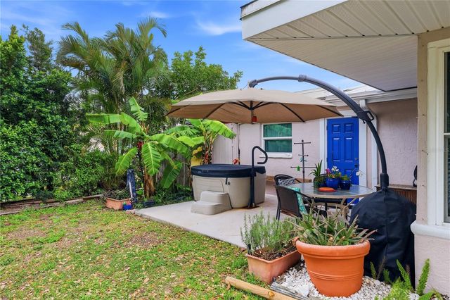 704 PORTIA STREET N, Nokomis, FL 34275