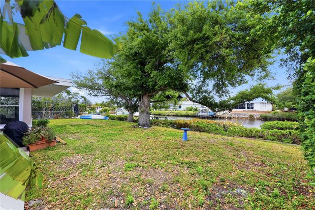 704 PORTIA STREET N, Nokomis, FL 34275