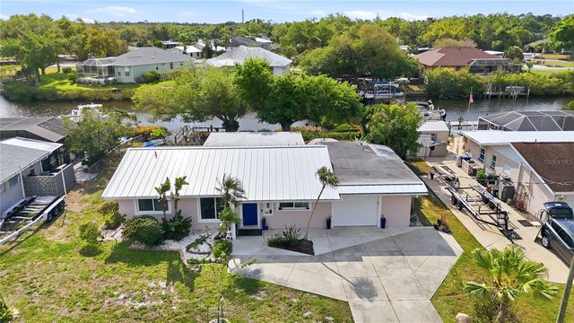704 PORTIA STREET N, Nokomis, FL 34275