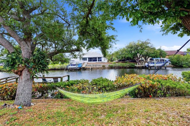 704 PORTIA STREET N, Nokomis, FL 34275