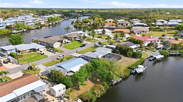 704 PORTIA STREET N, Nokomis, FL 34275