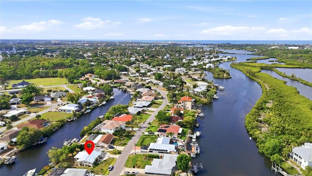 704 PORTIA STREET N, Nokomis, FL 34275