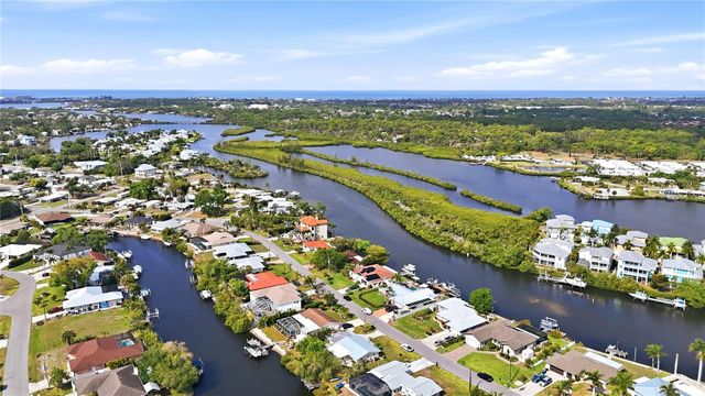 704 PORTIA STREET N, Nokomis, FL 34275