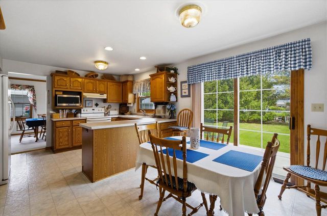 410 Claremont ROAD, Saukville, WI 53080