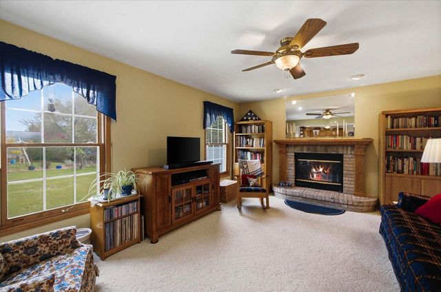 410 Claremont ROAD, Saukville, WI 53080